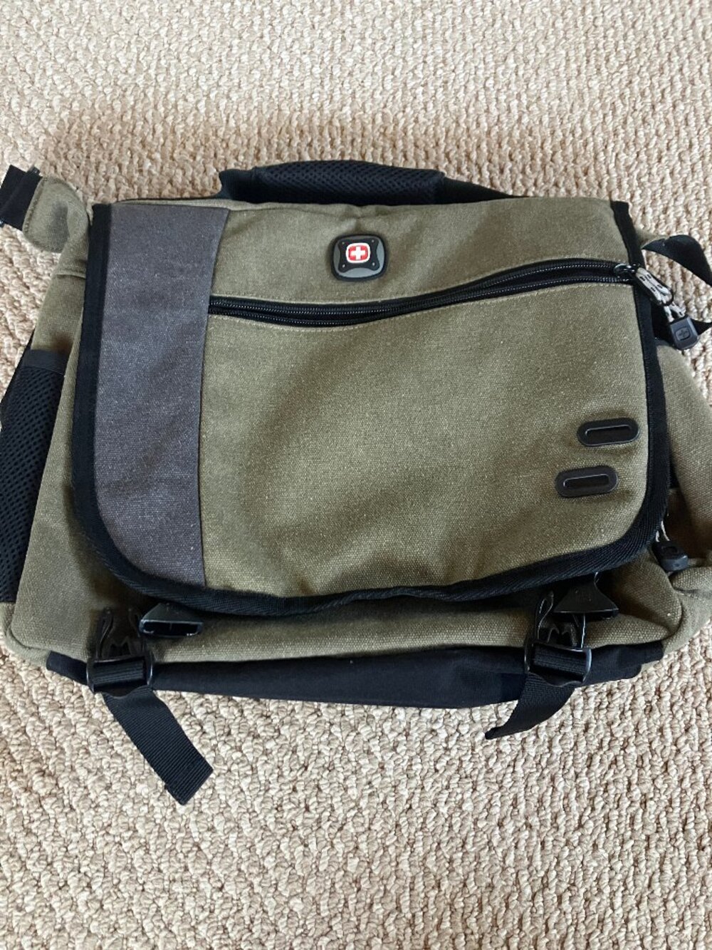 NWOT Swiss Gear Wenger Zinc model laptop/messenger bag Padded Laptop Compartment